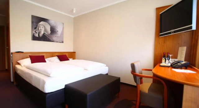 Двухместный номер Standard с балконом и с видом на реку Hotel Straubs Schöne Aussicht