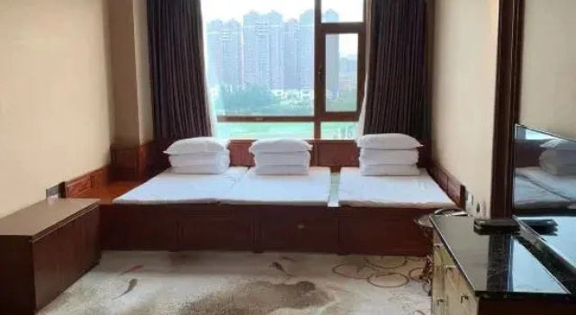 Люкс с видом на воду Phoenix International Hotel