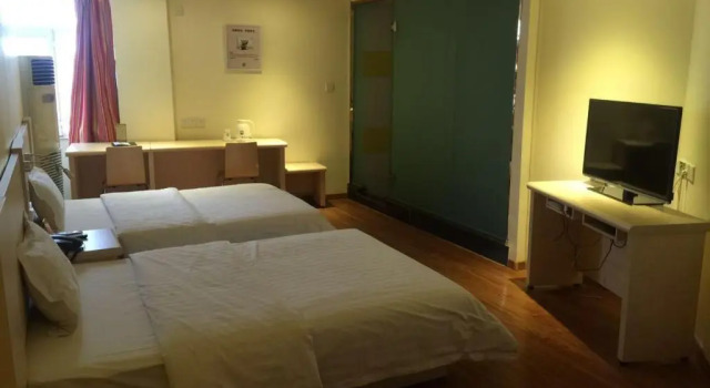 7Days Inn Changji Fukang Bus Station, Book Hotel Hotels in Fukang with Parking, Parking