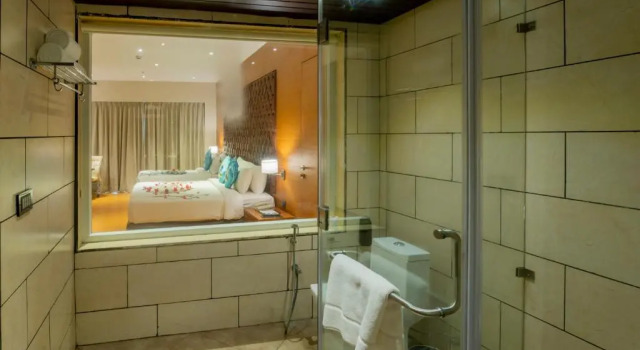 Трёхместный номер Luxury Saya Grand Resort By Treat Thane