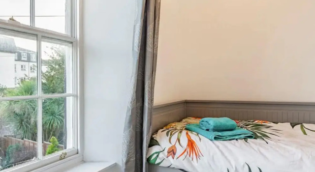 Lovely Villa 2 King 2 Singles 1double Sofa bed, Забронировать Вилла Отели Торки 3 звезды, рядом с Художественно-исторический музей Торр-Эбби, 3*