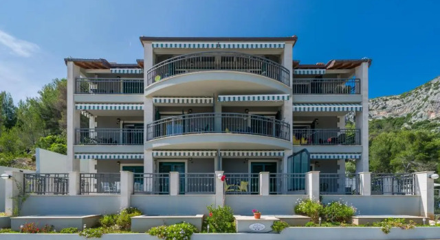 Апартаменты с 2 комнатами с балконом и с видом на море Island Hvar Seaside Villa Levanda with Beach, Pool & Seaview