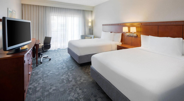 Четырёхместный номер Standard Courtyard by Marriott Addison Midway