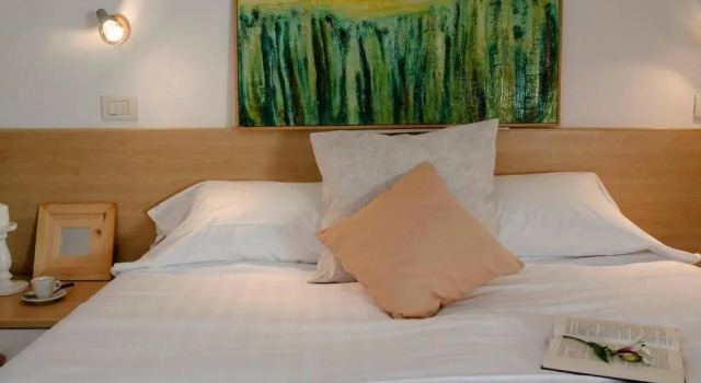 Апартаменты ALTIDO Lively 2 bedroom Apt with Parking close to Como