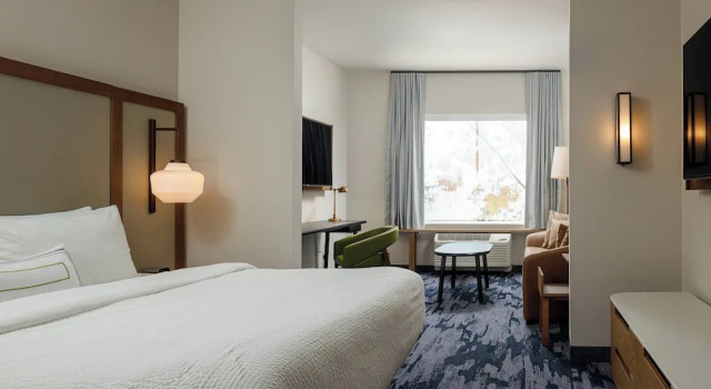 Двухместный люкс Fairfield Inn & Suites by Marriott Salina