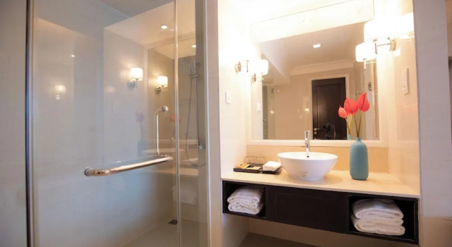 Четырёхместный номер Standard с видом на город La Sapinette Hotel Dalat