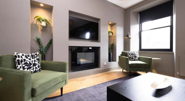 ALTIDO Luxury 2BR home on George Street, Забронировать Отель Отели Эдинбурга с парковкой, рядом с Национальный музей Шотландии, Парковка