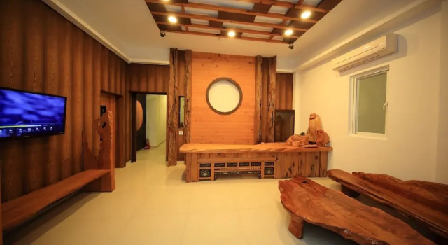 Liuqiu Wood