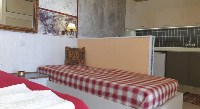 Studio Quiet And Peaceful And Very Relaxing With Kitchen, Shared Pool and Ac