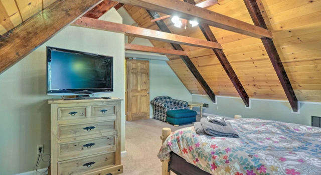 Game Room & Deck: Oso Cozy Cabin in Arnold!, Reserva ahora Casa o chalet Arnold California