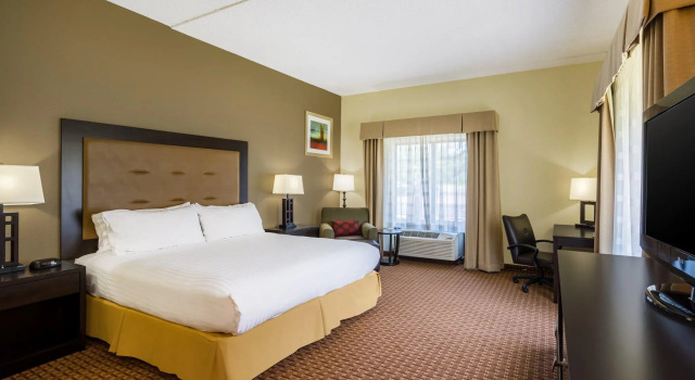 Номер Standard Holiday Inn Express Hotel & Suites-North East by IHG
