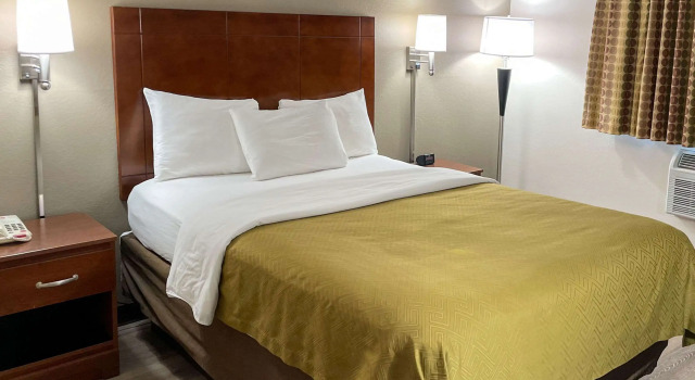 Двухместный номер Standard Econo Lodge Cartersville-Emerson Lake Point