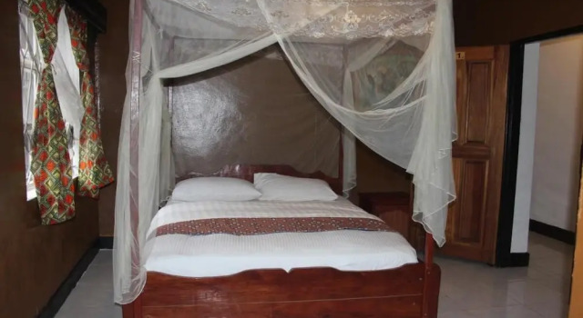 Room in B&B - Amahoro Guest House - Queen Room