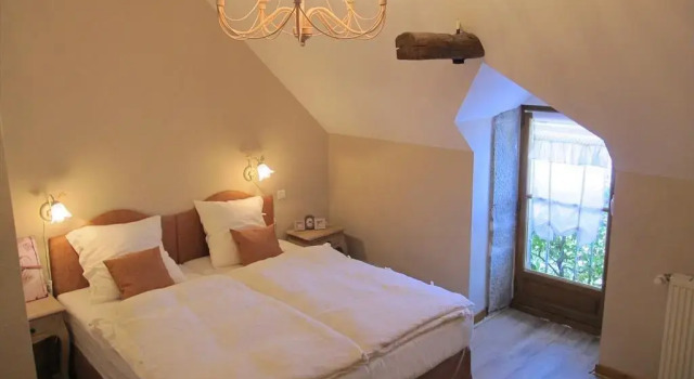 Maison du Cheval Blanc, Rezervovat Hotel Hotely v Morvan s parkováním, Parkování