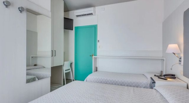 Трёхместный номер Standard c 1 комнатой с балконом и с видом на море Hotel Austria