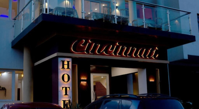 Cincinnati Hotel, Rezervovat Hotel Hotely v Yaoundé s bazénem, Bazén