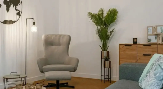 Centrally Located Modern Apartment With Parking