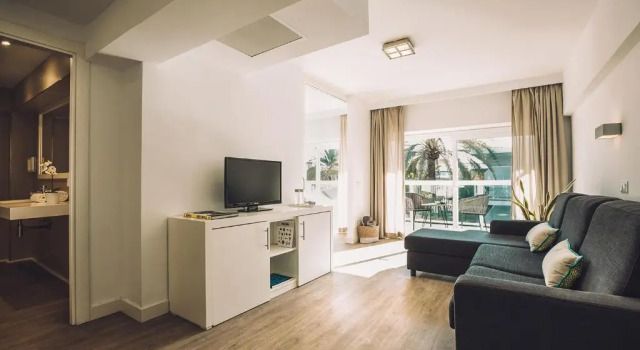 Люкс с балконом Las Gaviotas Suites Hotel & Spa