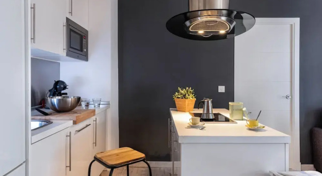 Cozy 1 BD Apartment in Perfect Location Albareda II, Забронировать Апартаменты/квартира Севилья провинция Севилья, рядом с Культурный центр Sala El Cachorro