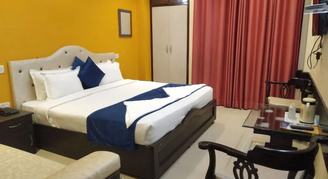 Hotel Paras Plaza, Rezervovat Hotel Rišikéš Uttarakhand