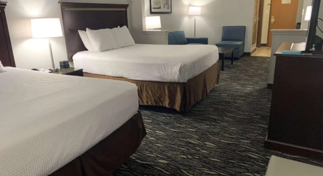 Четырёхместный номер Superior Best Western Plus Lake Worth Inn & Suites