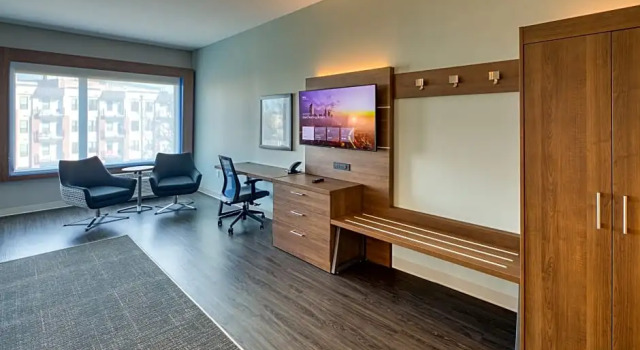 Четырёхместный номер Standard с балконом и с видом на город Holiday Inn Express & Suites - Charlotte - South End by IHG
