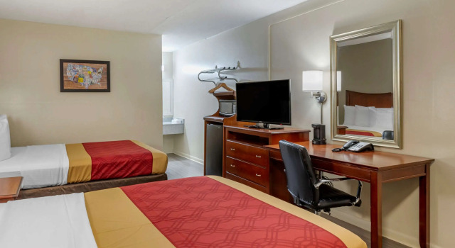 Четырёхместный номер Standard Econo Lodge Charlottesville North - University Area