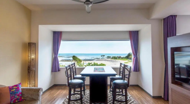 Люкс с видом на море Sunset Beach Hotel