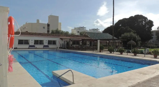 Carihuela Palace Studio 303 Beach Playa, Забронировать Отель Отели Торремолинос с бассейном, рядом с Парафия Архангела Михаила, Бассейн