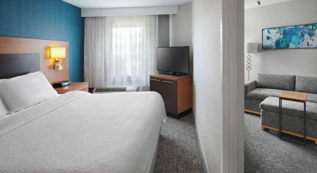 Люкс TownePlace Suites by Marriott Mississauga-Airport Corporate Centre