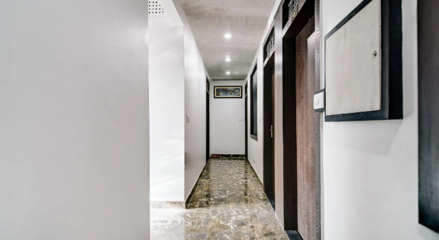 Capital O 38853 S Sumangalam Palace, Забронировать Отель Султанпур штат Уттар-Прадеш, рядом с Железнодорожная станция Султанпур