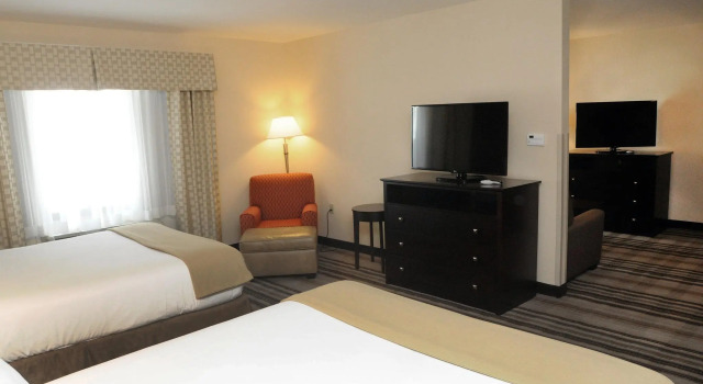 Четырёхместный люкс Holiday Inn Express & Suites Cambridge by IHG