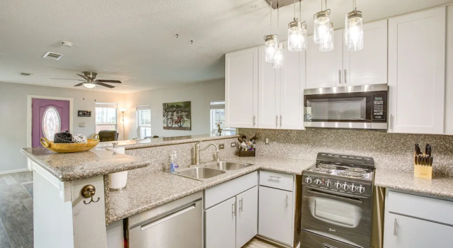 Коттедж с 2 комнатами Galveston Cottage ~ 1 Mi to Beach: Pet Friendly!