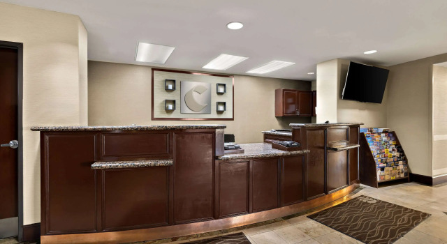 Comfort Inn & Suites Airport