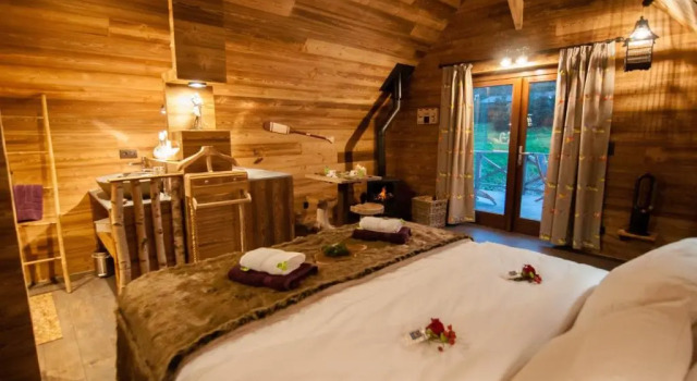 Aqualodge Hotel Insolite, Book Hotel  