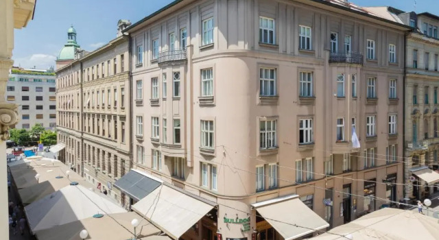 Апартаменты 150sqm Main Square Apt!-4 Units-Great for Groups!