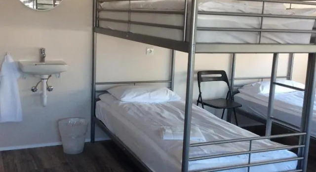 Кровать в общем номере Við Hafið Oceanfront Guesthouse