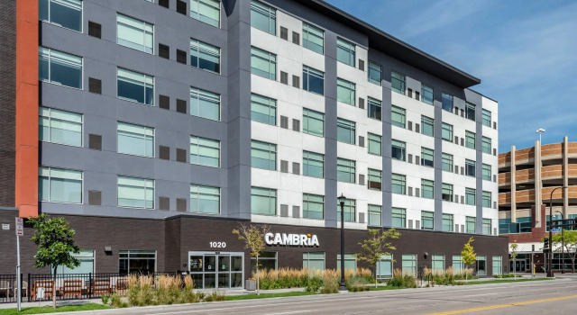 Cambria Hotel Minneapolis Downtown, Varaa Hotelli Hotellit Minnesota pysäköinnillä, Pysäköinti