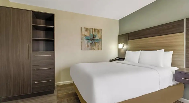 Люкс MainStay Suites