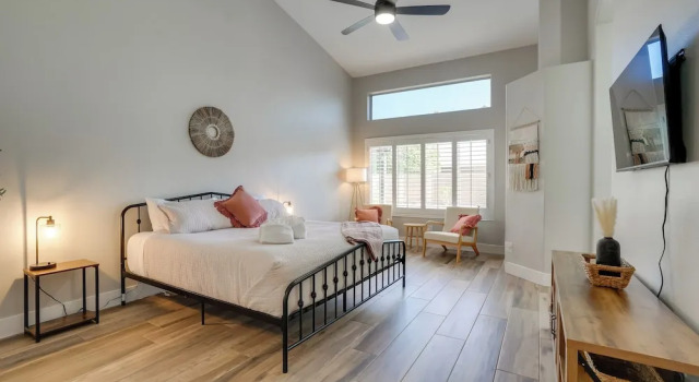 Heated Pool, 2 Mi to Dtwn: Central Peoria Home!, Забронировать Дом для отпуска Пеория 