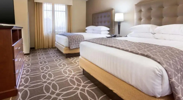 Двухместный люкс Drury Inn & Suites Louisville North