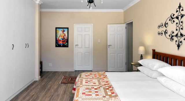 Lovely Self-catering Home, in Quiet Area, 10 Minutes Walk to Restaurants No01