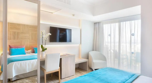 Двухместный номер с видом на бассейн Grupotel Orient