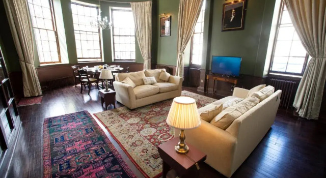 Cupar Burgh Chambers, Rezervați Hotel Cupar 