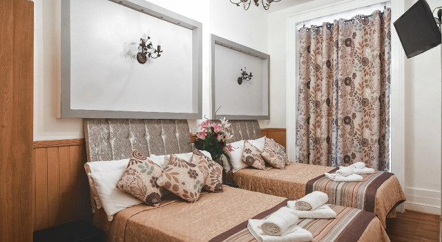 Четырёхместный номер Standard Linden House Hotel