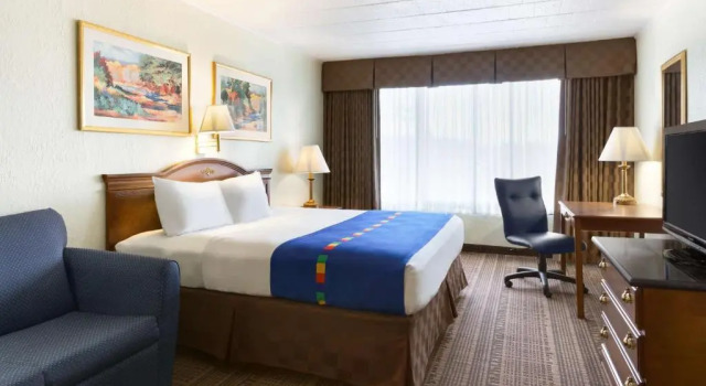 Люкс Park Inn By Radisson Sharon