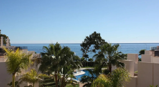 Апартаменты Beach Apartment - Private Pool