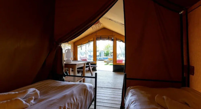 Коттедж Safari Tent in Heeg by the Marina