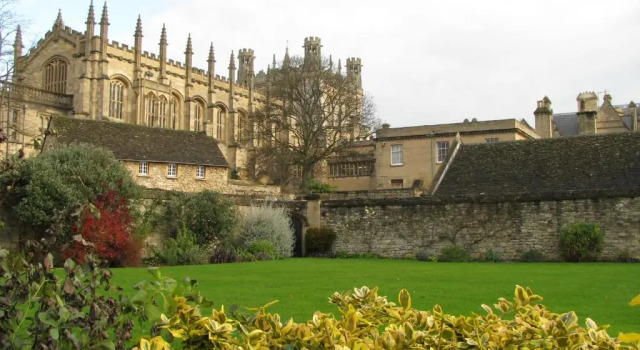Апартаменты Deluxe An ENTIRE 2beds, 2bathrooms, free Wifi, Free Parking, Oxford