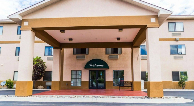Quality Inn & Suites Montrose - Black Canyon Area, Забронировать Отель Отели Монтроуз с парковкой, Парковка